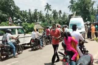 farmers road blocked due to waterlogging on farm in kendrapara