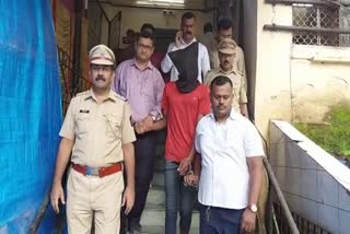 Thane police arresting the accused in the Deepak Bhat murder case and taking them away