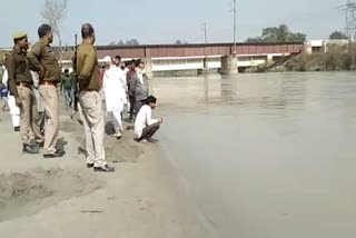 7 year old boy fell in canal