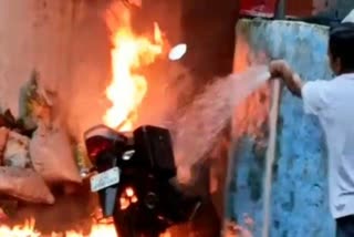 bike-burnt-in-dhanbad