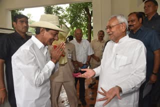 kcr-lands-in-patna-cm-nitish-kumar-receives-him