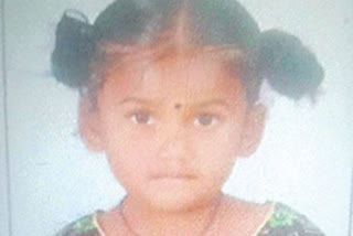 Mother Killed her 6yr old Daughter  Mother Killed Daughter With the help of Boyfriend  Telangana Mother Killed her Daughter  ആറ് വയസുകാരിയെ കൊലപ്പെടുത്തി അമ്മയും ആൺസുഹൃത്തും  നിസാമാബാദ്  നിസാമാബാദ് കൊലപാതകം  തെലങ്കാന കൊലപാതകം  നിസാമാബാദ് റെയിൽവേ സ്റ്റേഷൻ  കുട്ടിയുടെ കഴുത്ത് ഞെരിച്ച് കൊലപ്പെടുത്തി  കുട്ടിയെ കൊന്ന് അമ്മ  മക്ലൂർ പൊലീസ്  മക്ലൂർ മണ്ഡലത്തിലെ ചിന്നപൂർ വനമേഖല  കുഞ്ഞിന്‍റെ മൃതദേഹം കാട്ടിൽ ഉപേക്ഷിച്ചു  ആറ് വയസുകാരിയെ കൊലപ്പെടുത്തി അമ്മ