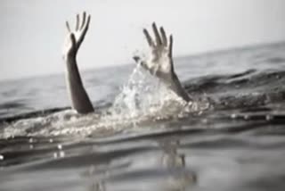 Diesel borne boat capsizes in Ghazipur