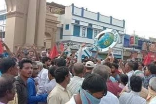 Lathi Charge ON Left Front Supporters In Burdwan