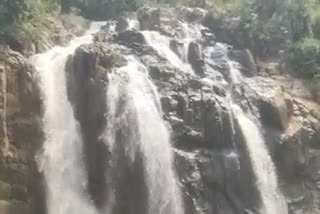 Lack of facilities on Jhojha water Fall of Bamhani River in Pendra