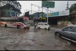 கோவையில் 2 மணி நேரம் பெய்த கனமழையால்...போக்குவரத்து பாதிப்பு