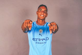 Manchester City sign Manuel Akanji  Akanji sign five year deal  Manchester City  मैनचेस्टर सिटी  सिटी ने मैनुअल अकांजी के साथ करार की पुष्टि की  अकांजी ने पांच साल का करार किया