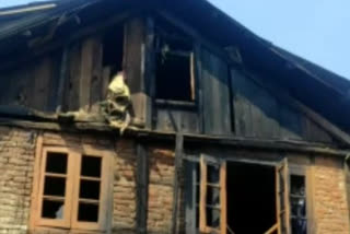 Fire Broke Out At Babar Shah In Srinagar One House Damage