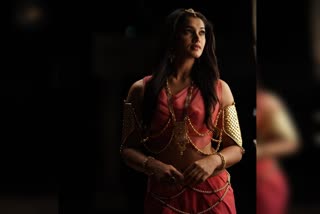 Actress Reeshma Nanaiah dance for mellusire savigana song of Spooky College Movie