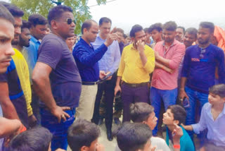 117 students who failed in examination protested in palamu