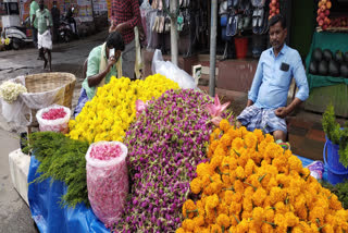 Onam Flower market Kottayam  Onam Flower market  Flower market Kottayam  Onam Flower  Flower market  പൂക്കള്‍ക്ക് പൊന്നും വില  പൂവിപണി കുത്തനെ കുതിക്കുന്നു  പൂവിപണി  പൂവിന്‍റെ വിലയില്‍ വര്‍ധനവ്  പൂ കച്ചവടക്കാര്‍  കോട്ടയം  കോട്ടയം തിരുന്നക്കര