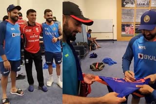 Hong Kong players on visiting Indian dressing room  ഏഷ്യ കപ്പ്  ന്ത്യൻ ഡ്രസിംങ് റൂം സന്ദർശിച്ച് ഹോങ്കോങ് താരങ്ങൾ  ജീവിതത്തിൽ ഒരിക്കൽ കിട്ടുന്ന അവസരം  വിരാട് കോലി  ആയുഷ് ശുക്ല  Asia cup  Asia Cup 2022  Hong Kong players in indian dressing room