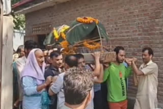 Muslim neighbours come forward lend shoulder in last rites of Kashmiri Pandit woman