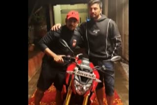 Actor sudeep gifted bmw bike to Akul balaji