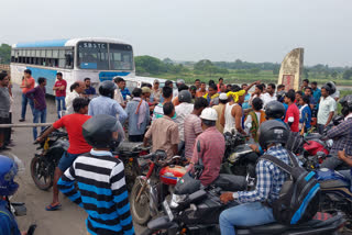 Bandh in Purulia demanding a full holiday on the occasion of Karam Puja