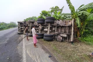 Banana truck overturned in Muzaffarpur