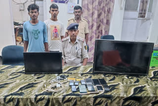 सीतामढ़ी में चोरी के 11 मोबाइल और डाटा केबल के साथ 2 चोर गिरफ्तार