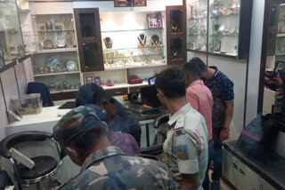 Robbery in Gunjan Jewelers Dhanbad