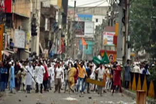 Stones hurled at policemen