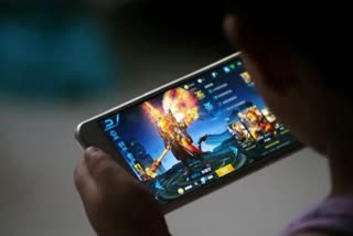 Indore child busy in playing free fire game