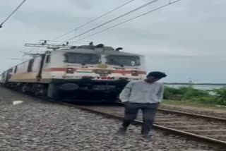 young man severely injured during make insta reel in front of running train in Telangana