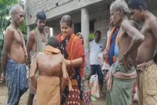 woman farmer helped to flood affected in bhadrak