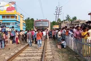 Rail blockade in Khanyan station to protest train cancellation