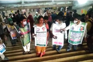 Contractual teachers protest  in Howrah for salary hike