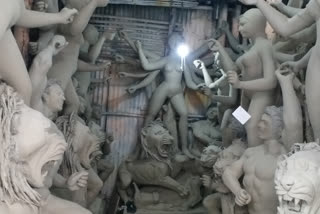 Record number of Durga idol travelling abroad from Kumartuli