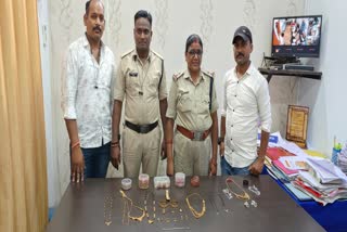 Four minor accused arrested for stealing jewelry