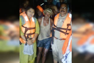 rescue-of-a-farmer-stuck-in-water-in-chamarajanagar