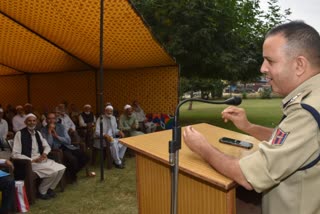 Meeting with Retired Policemen: پلوامہ پولیس نے کی ریٹائرڈ پولیس اہلکاروں کے ساتھ میٹنگ