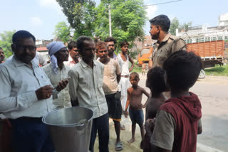 Villagers beat seers on suspicion of child theft in Kaushambi
