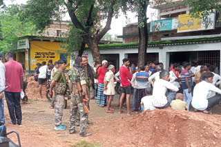 Firing in hardware shop in Giridih