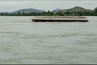 water release to River from TB dam  Lakh cusecs water release to River  Srikrishna Devaraya memorial waterlogged  Heavy rain in Hampi  ನದಿಗೆ ಲಕ್ಷ ಕ್ಯೂಸೆಕ್ ನೀರು  ಶ್ರೀಕೃಷ್ಣದೇವರಾಯ ಸ್ಮಾರಕ ಜಲಾವೃತ  ಸೇತುವೆ ಮೇಲಿನ ಸಂಚಾರ ಸ್ಥಗಿತ  ಪ್ರವಾಹದ ಸ್ಥಿತಿ ನಿರ್ಮಾಣ