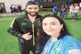 Pakistan Pacer Shares Pic With Preity Zinta