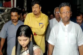 bengal-minister-firhad-hakim-and-several-tmc-leaders-meet-baguiati-double-murder-victims-family