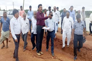 central-team-visits-flood-affected-areas-in-haveri