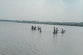मूर्ति विसर्जन करने गए 5 बच्चे गंगा नदी में डूबे