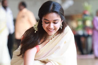 Keerthy Suresh celebrated Onam,Keerthy Suresh onam celebration,Keerthy Suresh photo gallery,Keerthy Suresh photos,Keerthy Suresh,ನಟಿ ಕೀರ್ತಿ ಸುರೇಶ್,ಸೀರೆಯಲ್ಲಿ ಕೀರ್ತಿ ಸುರೇಶ್,ಓಣಂ ಆಚರಣೆಯ ಫೋಟೋ,ನಟಿಮಣಿಯರ ಓಣಂ ಆಚರಣೆ,ಕೀರ್ತಿ ಸುರೇಶ್ ಸೌಂದರ್ಯ