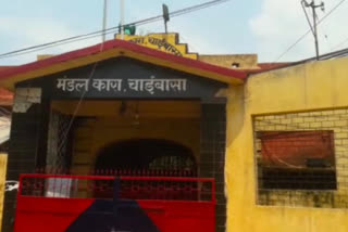 Chaibasa Mandal Jail prisoner death after falling from roof questions on death