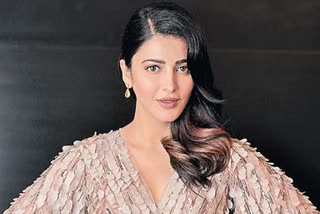 shruti-haasan-suprises-the-audience-at-hyderabad