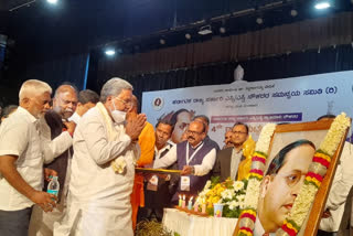 state level conference of SC and ST employees  Siddaramaiah inaugurated state level conference  Congress leader Siddaramaiah  ಎಸ್ಸಿ ಮತ್ತು ಎಸ್​ಟಿ ನೌಕರರ 4ನೇ ರಾಜ್ಯಮಟ್ಟದ ಸಮಾವೇಶ  ಮಾಜಿ ಸಿಎಂ ಸಿದ್ದರಾಮಯ್ಯ  ಸಂವಿಧಾನವೇ ನಮ್ಗೆ ಬೈಬಲ್ ಇದ್ದ ಹಾಗೆ  ಸಮಸ್ಯೆಗಳಿಗೆ ಪರಿಹಾರ ನೀಡಿದ್ದಾರೆ ಅಂಬೇಡ್ಕರ್  ಕಾಂಗ್ರೆಸ್​ ನಾಯಕ ಸಿದ್ದರಾಮಯ್ಯ