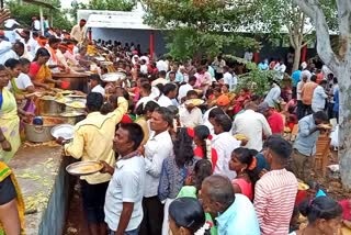 Lakhs of devotees participated in the Khichdi fair  Khichdi fair at Bagalkot  What is Khichdi fair special  ಕಿಚಡಿ ಜಾತ್ರೆಯ ವಿಶೇಷ  ಬ್ಯಾಡಗಿ ಮೆಣಸಿನಕಾಯಿ  ಕಿಚಡಿ ಜಾತ್ರೆ ಎಂದು ಚಿಮ್ಮಡಿ ಗ್ರಾಮದಲ್ಲಿ ಹೆಸರುವಾಸಿ  ಪ್ರಭುಲಿಂಗೇಶ್ವರ ಮಠದ ಜಾತ್ರಾ ಮಹೋತ್ಸವ  ಬಸವಣ್ಣನವರ ಸಮಕಾಲೀನ ಪ್ರಭುಲಿಂಗೇಶ್ವರ ಮಠ