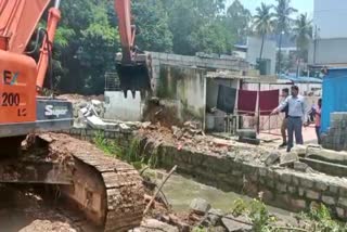 BBMP vacate encroachment of illegal buildings