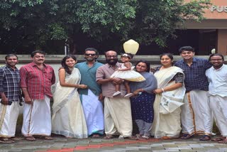 Harisree Ashokan Onam Photos  Harisree Ashokan celebrated onam with family  Harisree Ashokan  actor Harisree Ashokan  Harisree Ashokan family  കുടുംബത്തോടൊപ്പം ഓണം ആഘോഷിച്ച് ഹരിശ്രീ അശോകന്‍  ഹരിശ്രീ അശോകന്‍  അര്‍ജുന്‍ അശോകന്‍