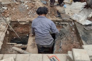 manual-scavenging-in-smart-city-project-repair-work-at-benagluru