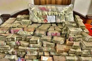 ED raids  ED raids against fraud gaming app  fraud gaming app  china gaming app  seventeen crore rupees seized in Kolkata  சீன கேமிங் ஆப் பணமோசடி  பணமோசடி  கொல்கத்தாவில் 17 கோடி பறிமுதல்  அமலாக்கத்துறை