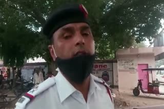 Traffic police violated traffic rules delhi