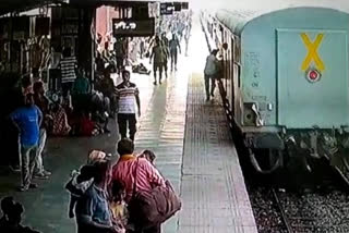 http://10.10.50.70//delhi/11-September-2022/del-gzb-01-train-vis-dlc10020mp4_11092022093356_1109f_1662869036_916.jpg